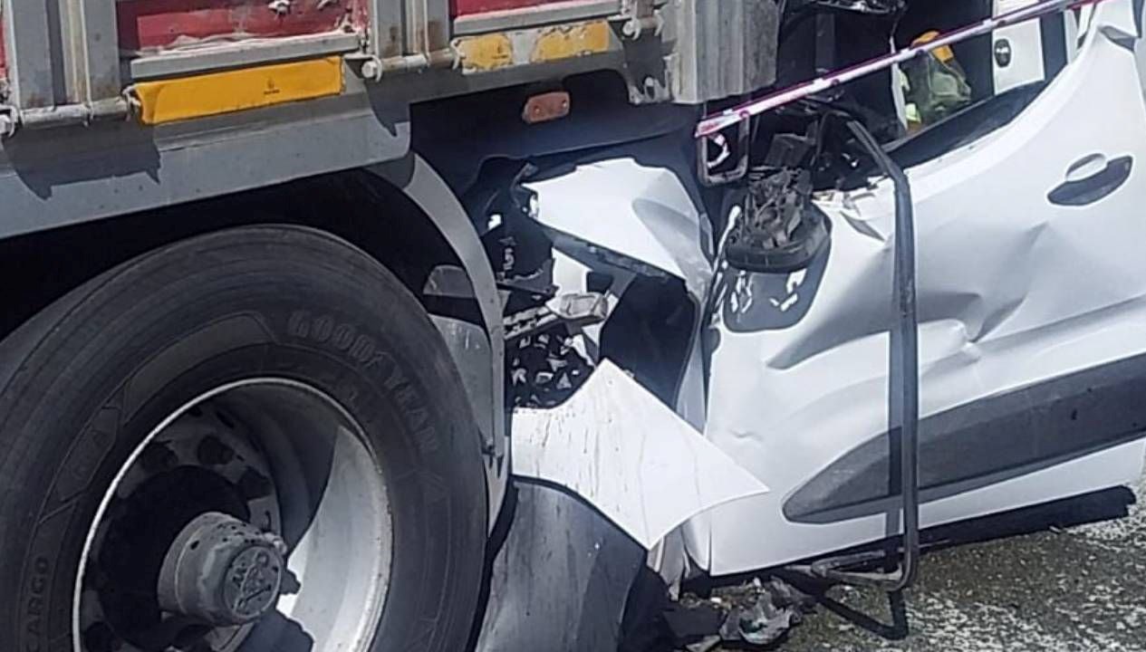 Park halindeki TIR’a çarptı, hayatını kaybetti