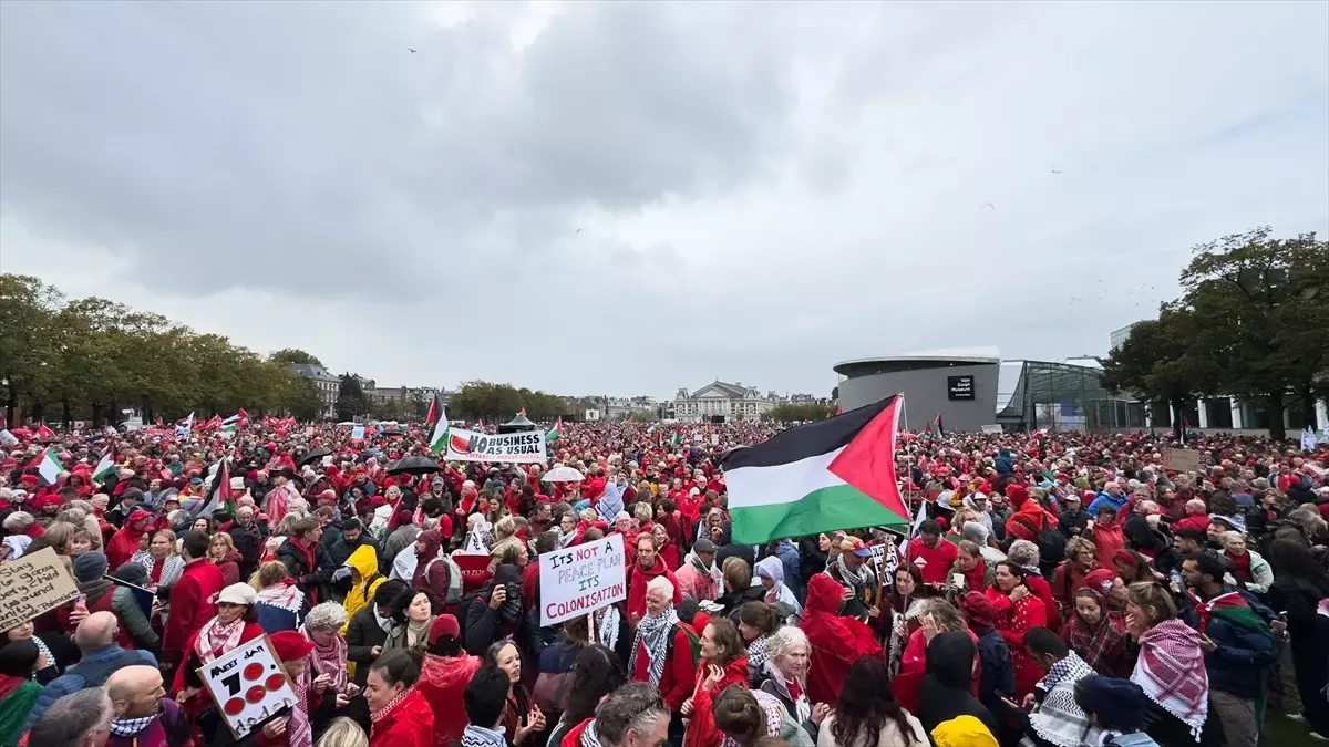 Amsterdam’da İsrail Yanlısı Politikalara Tepki