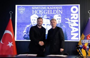 eyupspor orhan ak ile 3 yillik sozlesme imzaladi lhX9KWYr.jpg