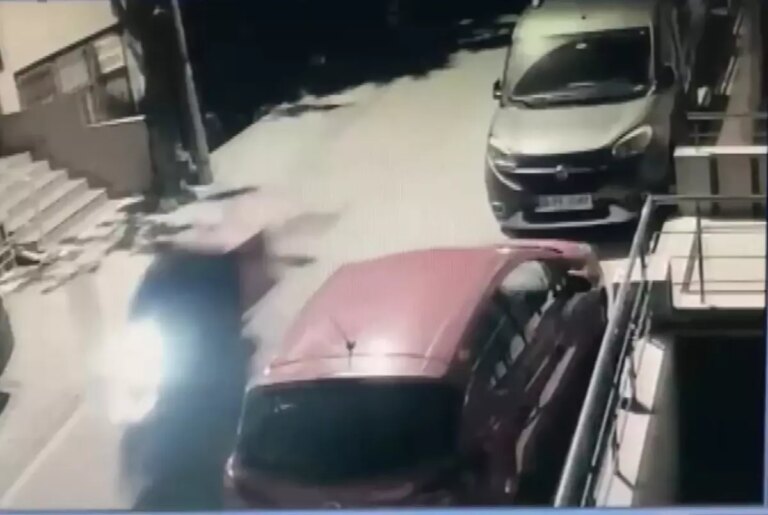istanbulda-park-halindeki-motosikletleri-calan-supheliler-tutuklandi-45SCrsjr.jpg