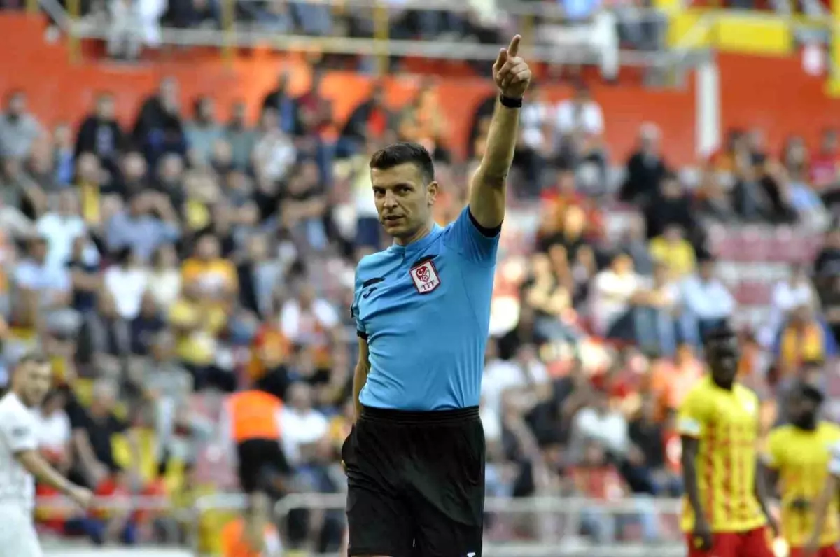 konyaspor besiktas macinda var umit ozturk ILxSDcjC.jpg