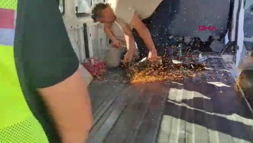 Piyasa değeri 2,5 milyon lira: Binlerce paket gizli bölmede bulundu