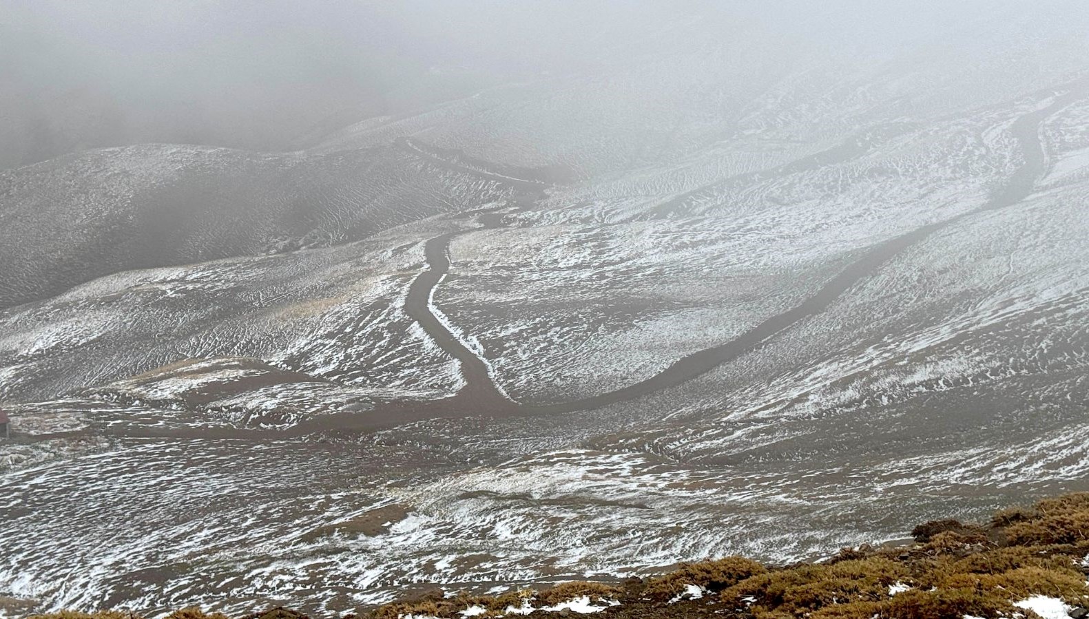 Sağanak yerini kara bıraktı