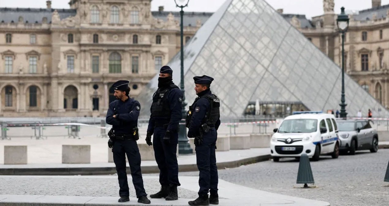 tarihi louvre soygununda iki kisi tutuklandi SKFGtWFf.jpg