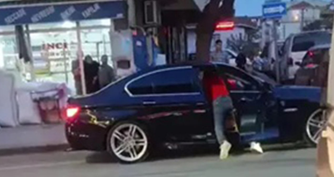 Bıçaklı dehşet kamerada: Eski eşiyle ilişkisi olan arkadaşını öldürdü