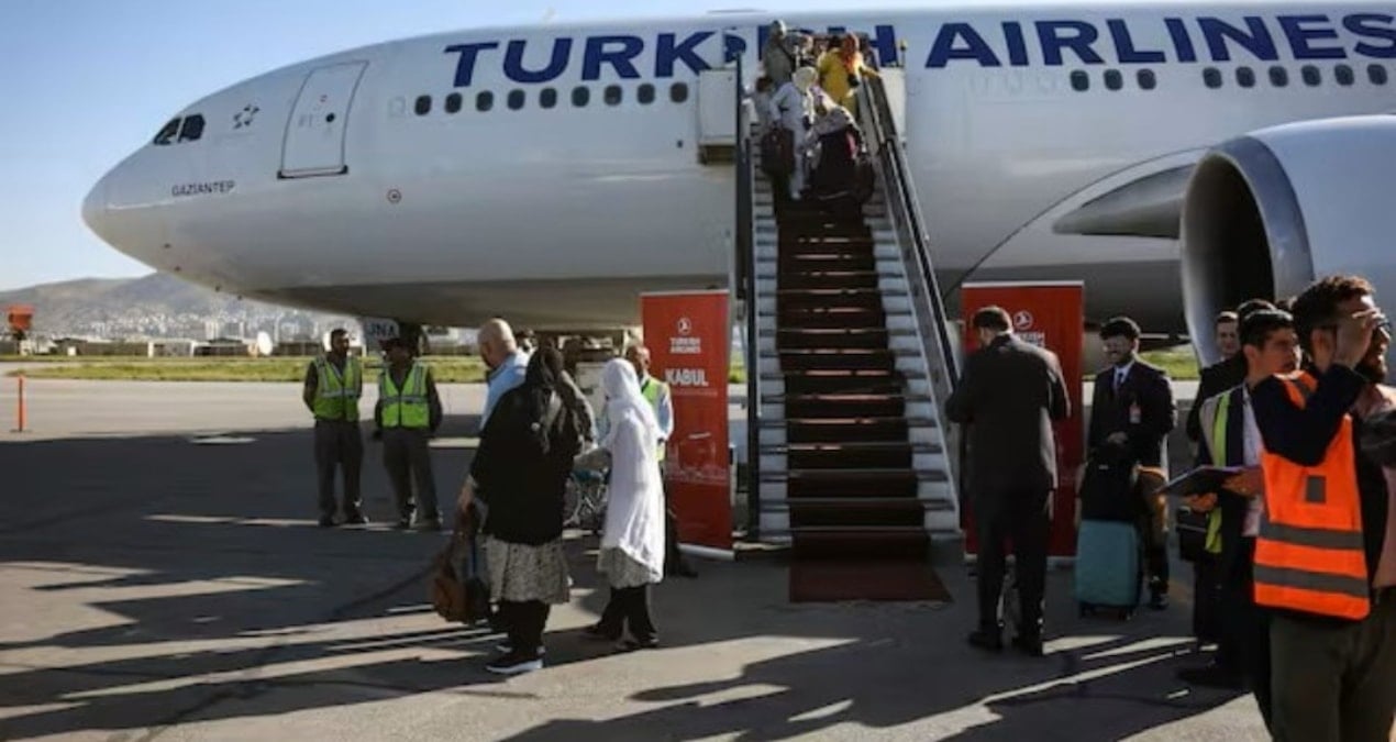 Bir ülke daha suçluları uçaklara bindirip Türkiye’ye göndermeye başladı