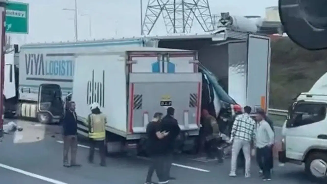 istanbulda korkunc kaza olu ve yaralilar var MmpzaEWG.jpg