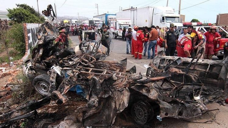 Peru’da feci kaza… Otobüs, kamyonete çarptı: 37 ölü