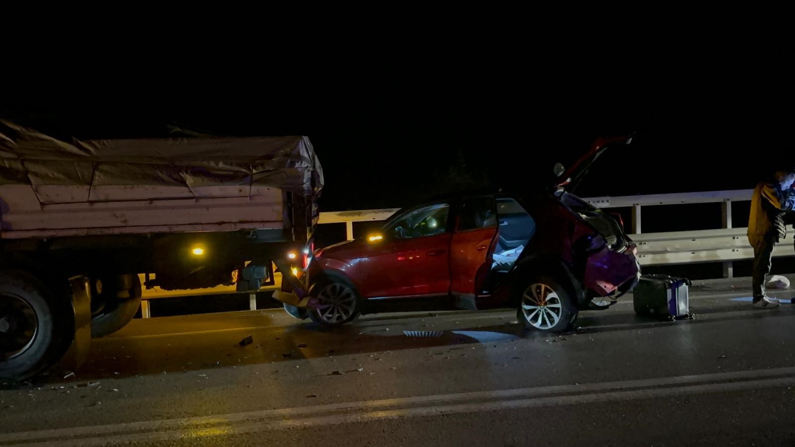 Yağış zincirleme kazaya neden oldu: 2’si çocuk 3 yaralı