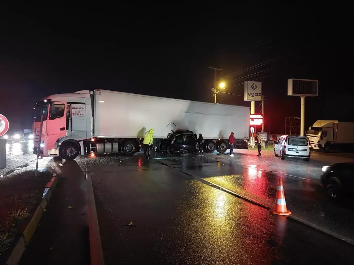 Akhisar’da Tır Kazası: İki Kişi Hayatını Kaybetti