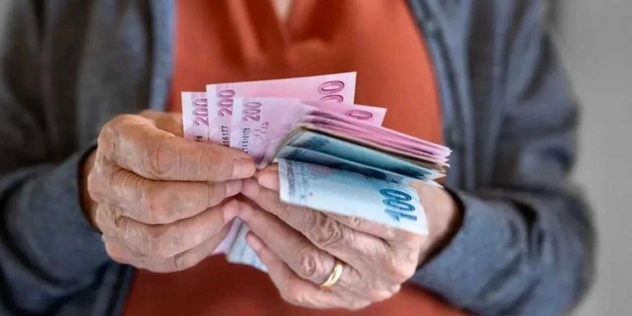 Asgari ücretten sonre gözler emekli maaşında: Özgür Erdursun ne kadar olacağını açıkladı!