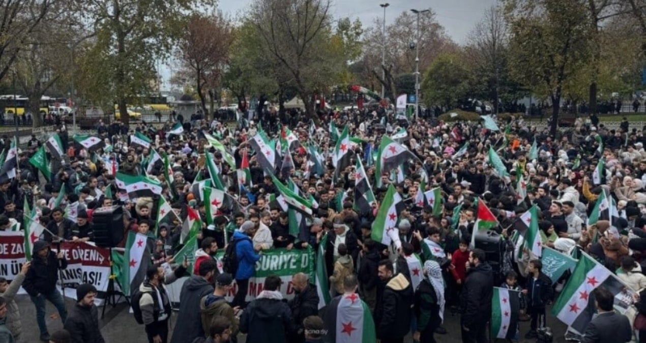 Fatih’te Suriye bayraklarıyla kutlama