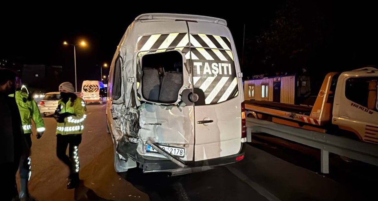 Gebze’de iki işçi servisi çarpıştı: 3 yaralı