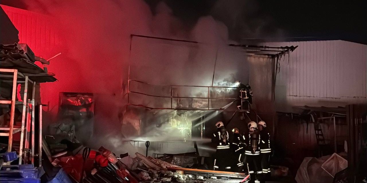 Geri dönüşüm deposundaki yangın söndürüldü: 1 yaralı