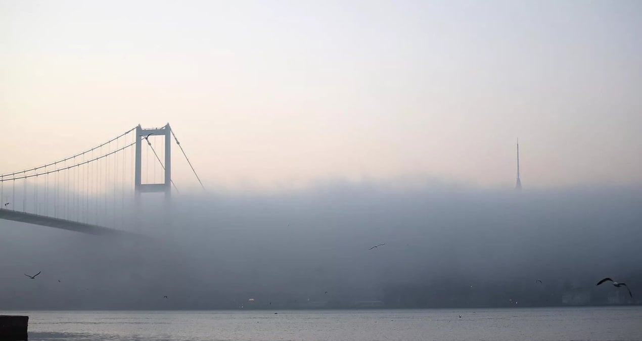 İstanbul Boğazı’nı sis kapladı: Gemi trafiği askıya alındı