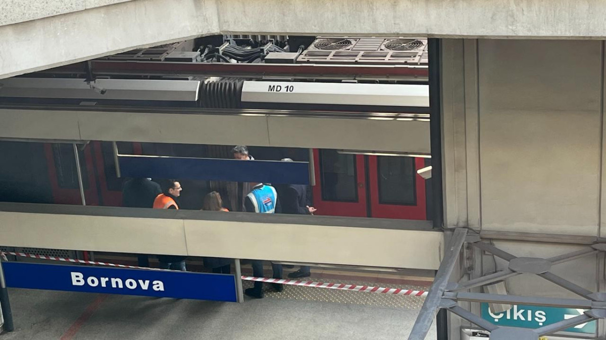 İzmir’de metro raydan çıktı