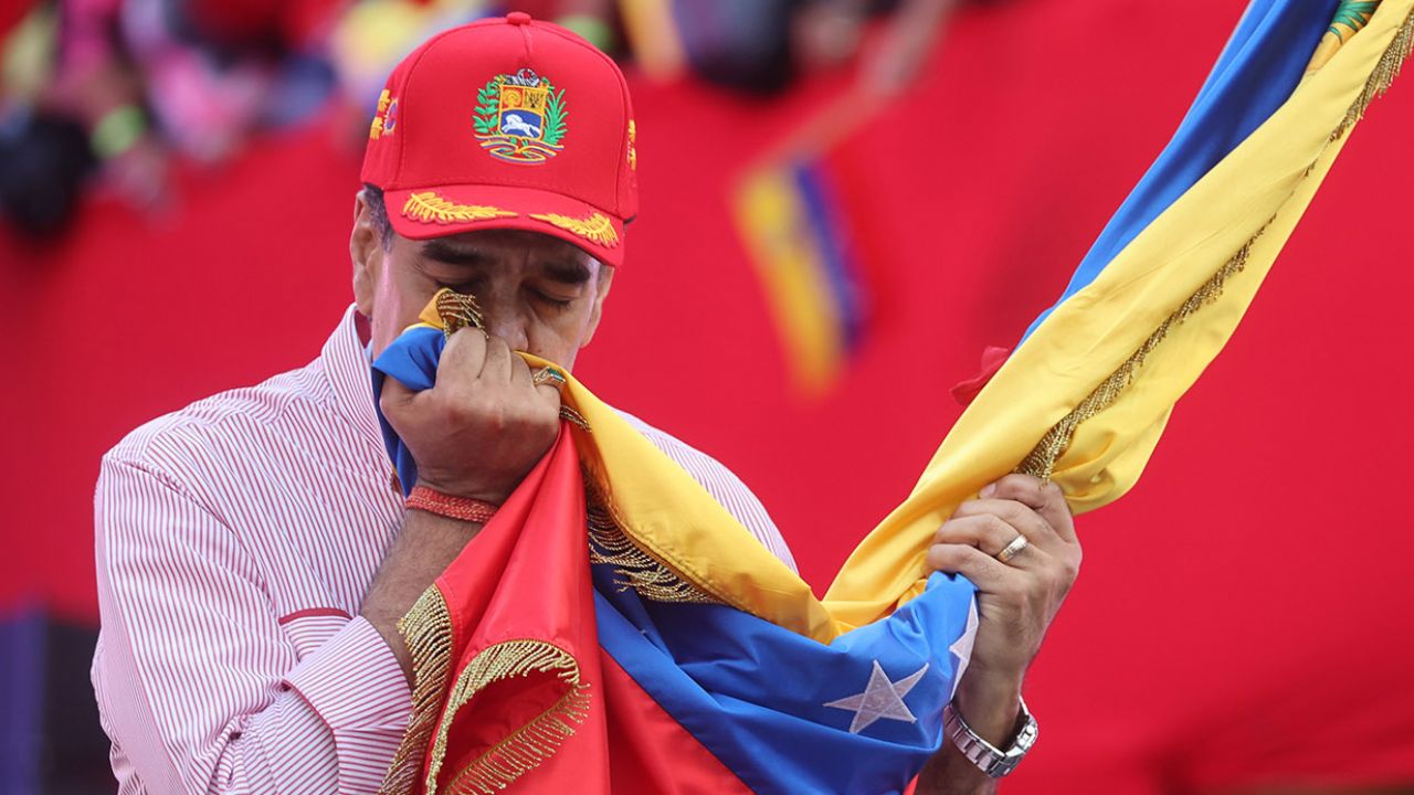 Trump, Maduro’nun eşi ile birlikte yakalandığını duyurdu