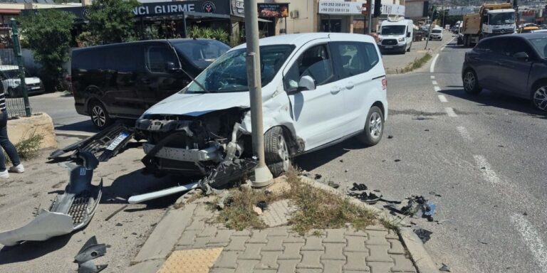bodrumda-zincirleme-kaza-2-sahil-guvenlik-personeli-yaralandi-haGdR9m9