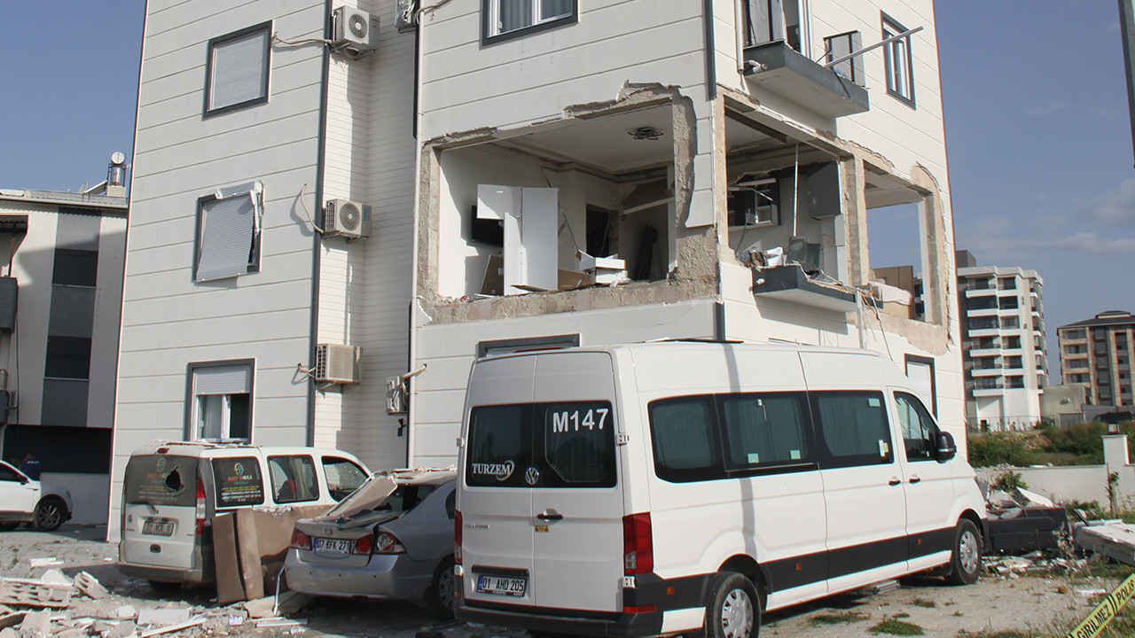 Sürücüsüz Otobüs Denemesi İlk Gününde Tramvayla Çarpıştı