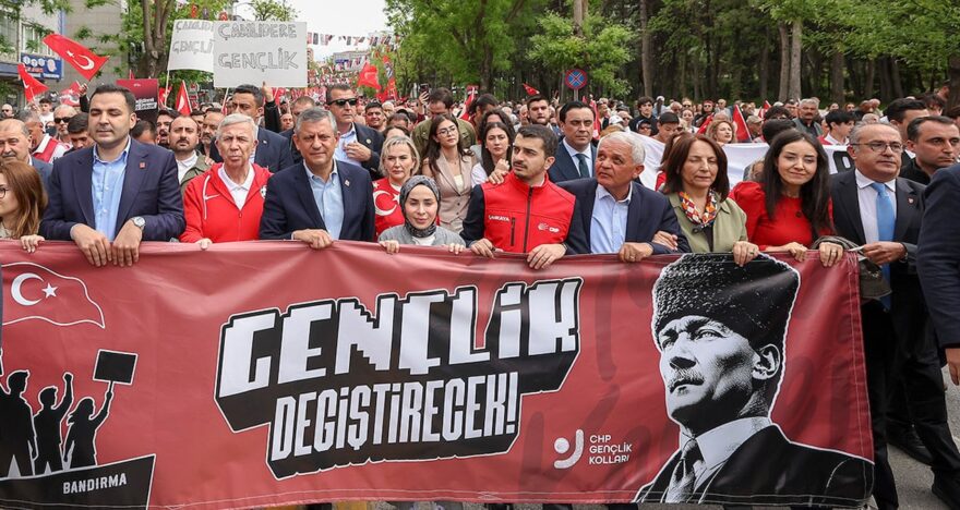 Özgür Özel, The Economist ile Türkiye’nin Siyasi Mücadelelerini Değerlendirdi