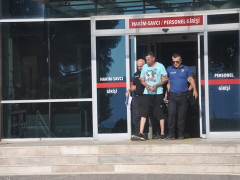 Izmirde is yerini kundakladigi iddia edilen supheli tutuklandi VVh1WTZX