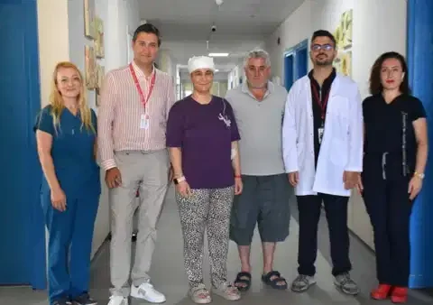 Izmirde tip literaturune gececek basari 8 santimetrelik beyin tumoru hibrit yontemle temizlendi TA14lsDg